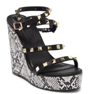 Wild Diva Lounge Wedge Sandals Size 7 New In Box
